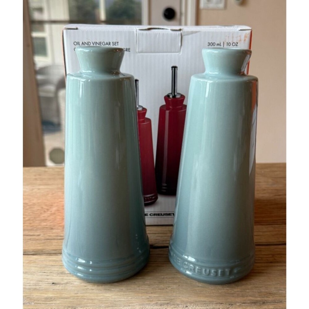 Le Creuset Stoneware Signature 10 oz Oil & Vinegar Set Sea Salt NEW - Picture 2 of 9